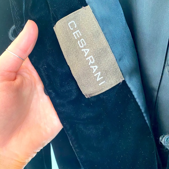 Velvet Cropped Blazer w/ Button Detail - Picture 3 of 5